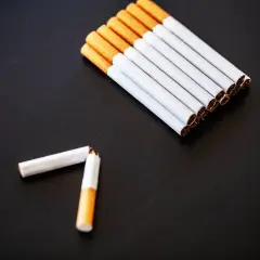 Palenie po zabiegu stomatologicznym: Kiedy można zapalić? Ryzyko i rady