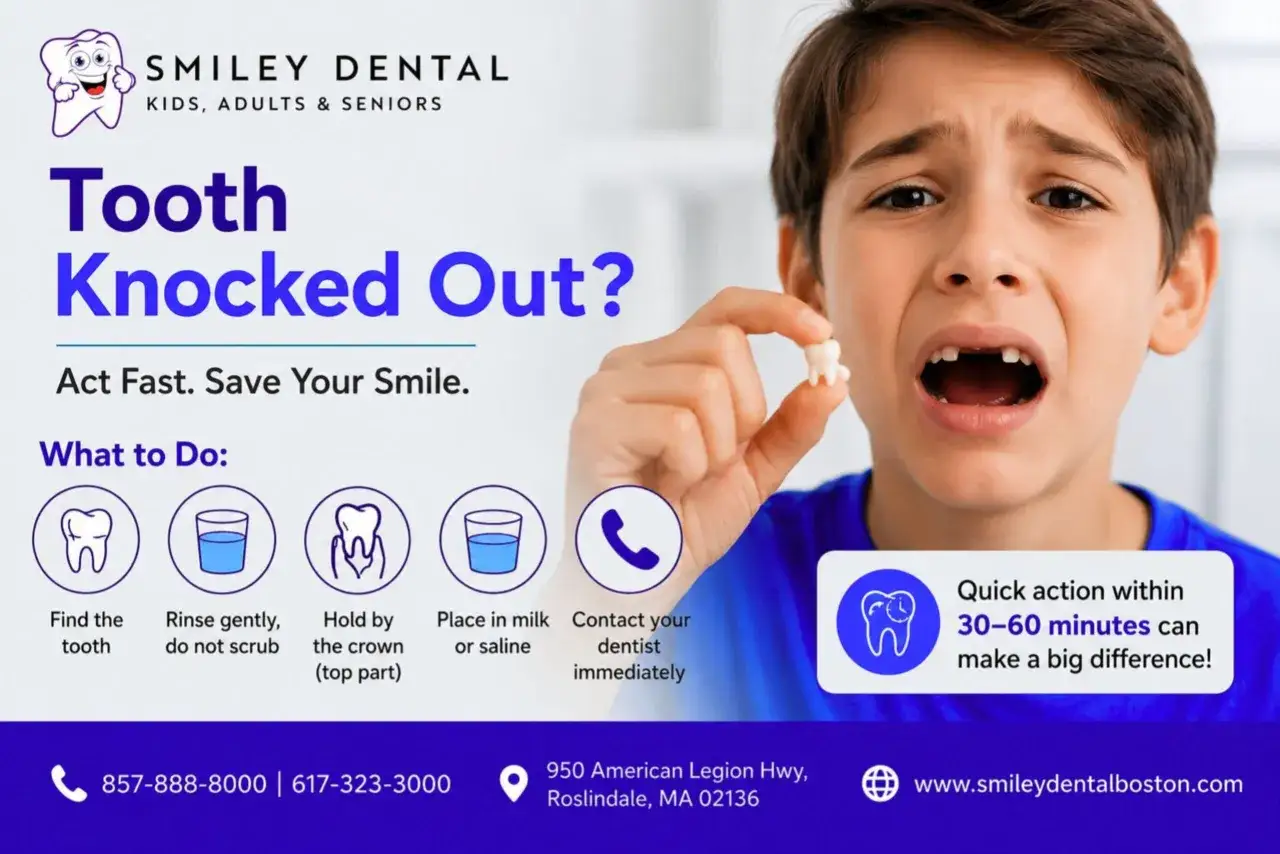 Chłopiec pokazuje wybity ząb, zdezorientowany. Reklama Smiley Dental podpowiada, co robić w takiej sytuacji.